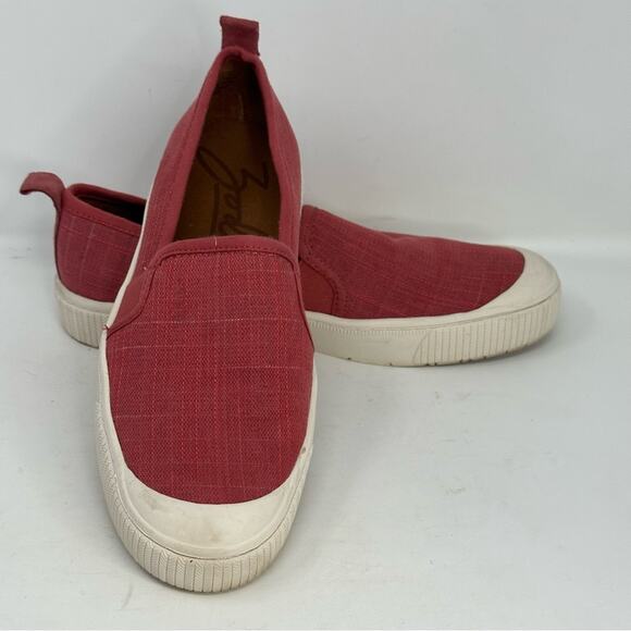 Zodiac Ciara Red Textured Slip On Sneakers - Picture 2 of 10